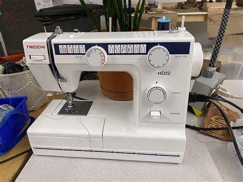 Sound of a portable sewing machine