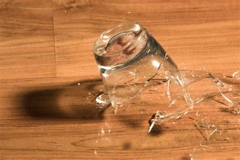 Glass breaking sound: the crunch of broken glass
