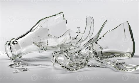 Glass breaking sound: the crunch of broken glass