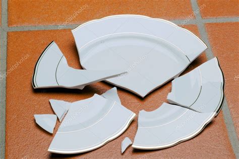 Sound of a broken plate