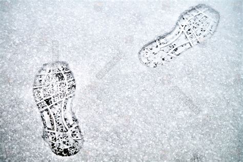 Sound of footsteps in the snow with the creak of shoes