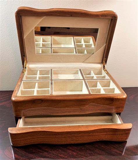 Jewelry box sound (wooden)