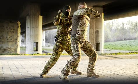 Sound of a group of people fighting (hand-to-hand combat)