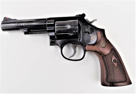 Smith & wesson model 19 pistol sound (2)