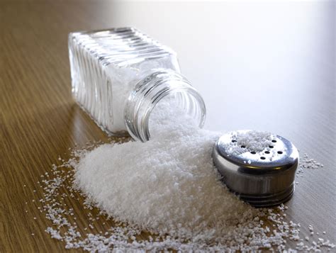 Sounds of salt: sprinkling salt, shaking salt