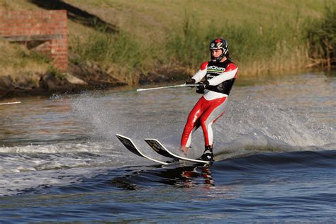 Water skiing sound effects