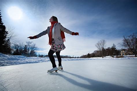 Skater on ice skates passing by on ice - sound effect