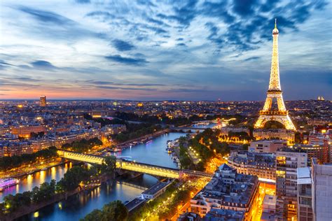 France, paris: city center sounds, heavy traffic, pedestrians