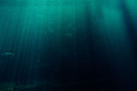 Deep underwater - sound effect