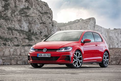 Volkswagen golf gti: door closes, honks, starts and drives away - sound effect