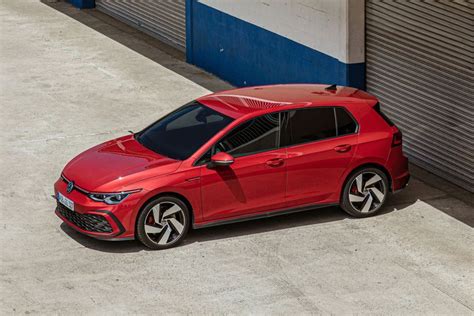 Volkswagen golf gti arrives, starts, leaves - sound effect