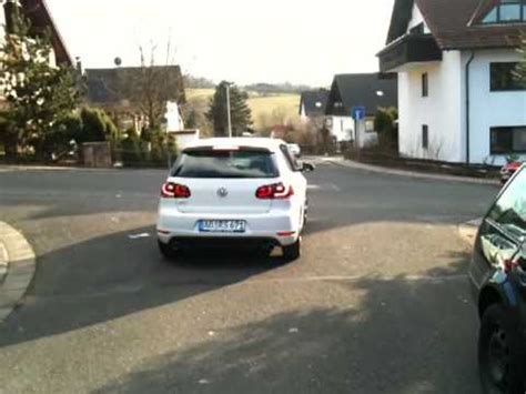 Volkswagen golf gti passing and honking - sound effect