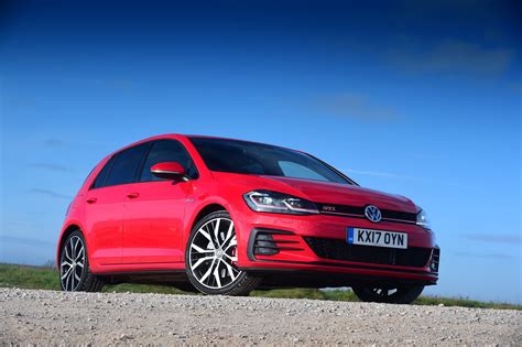 Volkswagen golf gti hatchback: the door opens and closes - sound effect