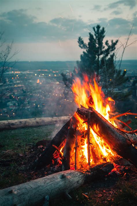 Campfire burning atmosphere - sound effect