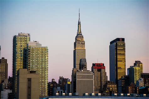 Atmosphere of the city during the day: the noise of the highway in the distance - sound effect