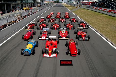 Formula-1 races: third lap, cars approaching, passing by - sound effect