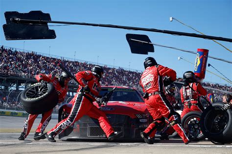 Racing, pit stop sounds between races