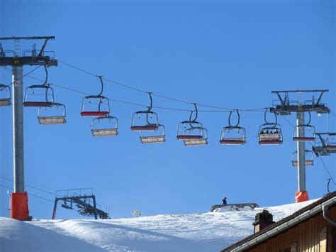 Ski lift passes by - sound effect