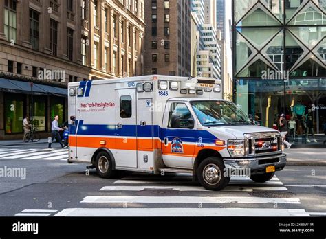 New york city, ambulance siren - sound effect