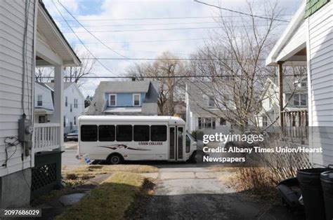 City bus pulls away - sound effect