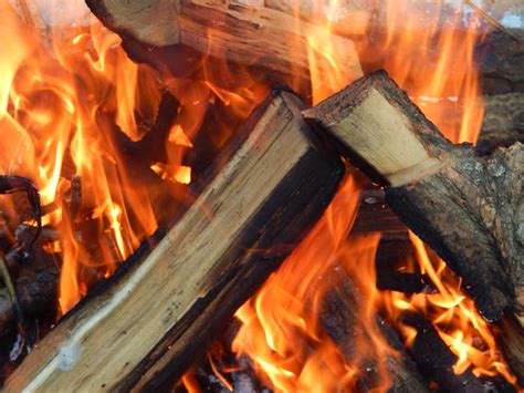 Burning firewood - sound effect