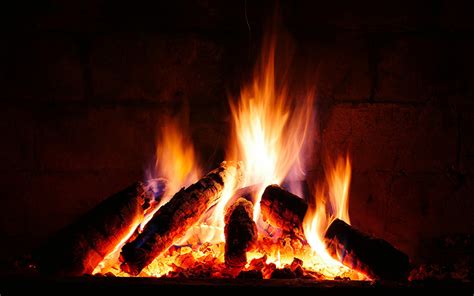 Firewood is burning in the fireplace (2) - sound effect