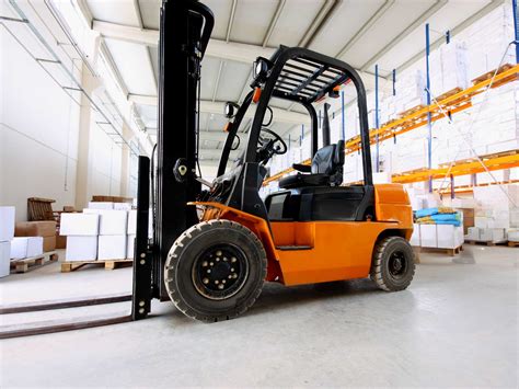 Forklift: start, move, stop - sound effect