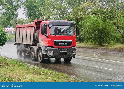 Truck passing fast on wet road (2) - sound effect