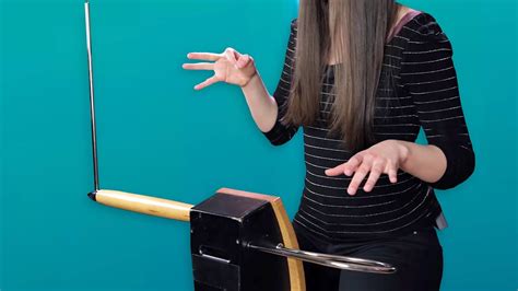 Playing the theremin (option 3) - sound effect