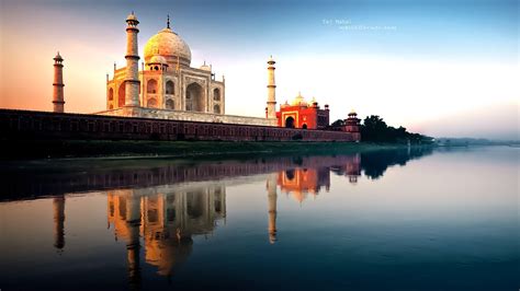 India: outdoor people atmosphere, sound of a bell