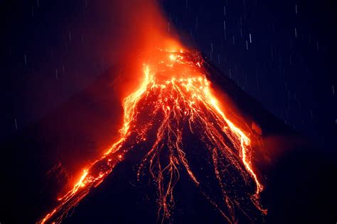 Volcanic eruption, explosions - sound effect
