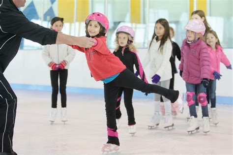 Ice skater skating, training - sound effect