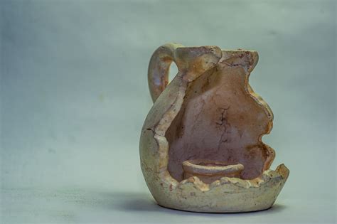 Ceramic jug is broken - sound effect