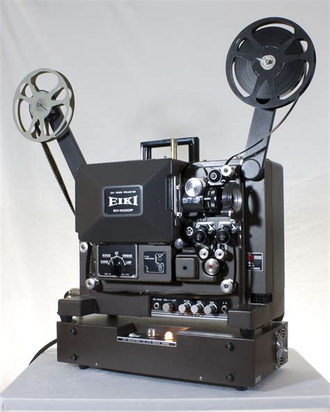 Movie projector 16 mm, rewind to the end - sound effect