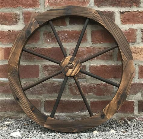 Large wooden wheel rotates - sound effect