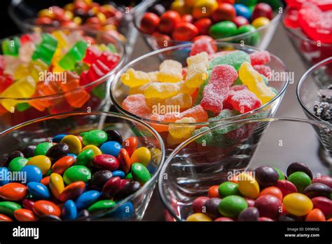 Candies in a bowl - sound effect