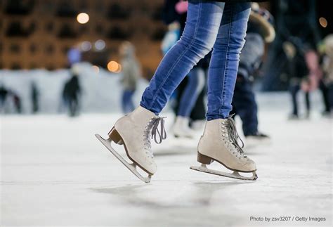 Skating on ice - sound effect