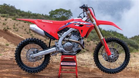 Honda 250 motocross bike: start and slow motion - sound effect