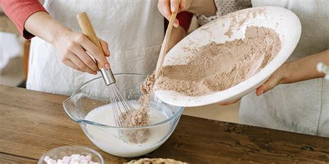 Food processor mixing dry ingredients - sound effect