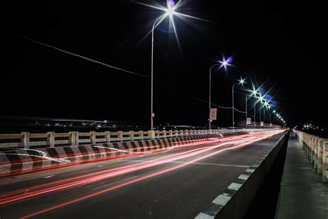 Light city traffic, dry road (2) - sound effect