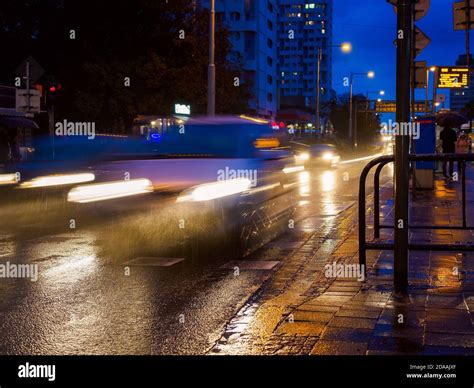 Light city traffic, wet road (2) - sound effect