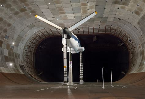 Wind atmosphere in the tunnel - sound effect