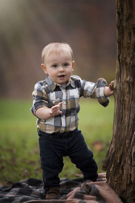 1 year old boy: running around the room - sound effect