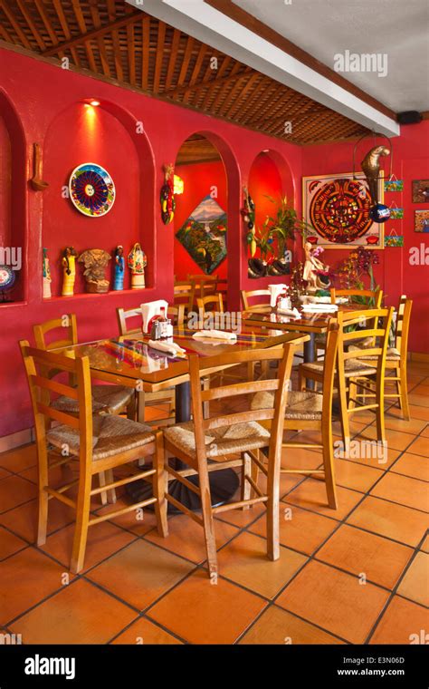 Mexican restaurant: general atmosphere, live music - sound effect