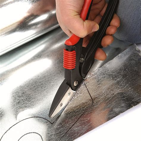 Metal scissors for cutting sheet metal - sound effect