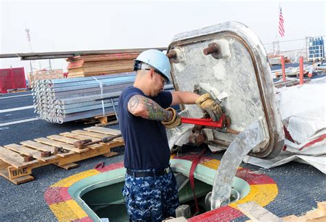 Metal hatch on an aircraft carrier: opens - sound effect