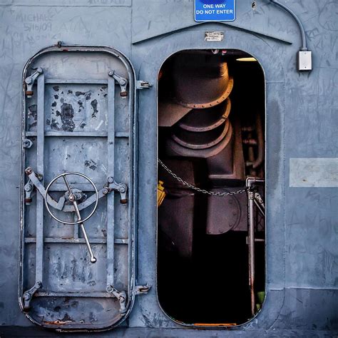 Metal hatch on an aircraft carrier: opens - sound effect