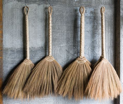 Broom: sweeping the sidewalk - sound effect