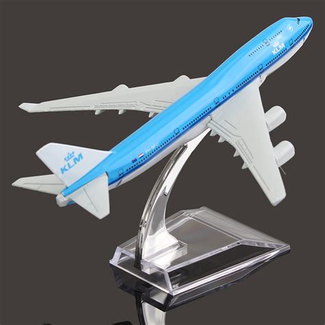 Aircraft model: take off, fly and stop - sound effect