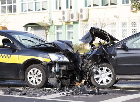 Small head-on collision in a car accident - sound effect